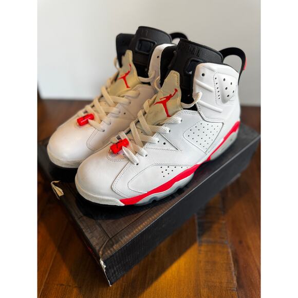 Athletic_Shoes
